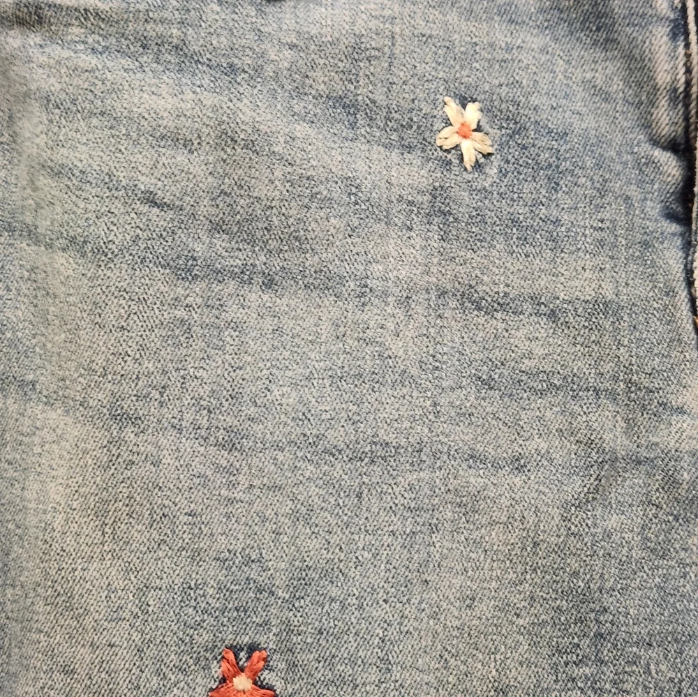 GAP Girlfriend Embroidered Blue Jeans - Picture 3 of 4
